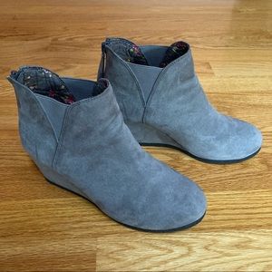 Suede wedged booties